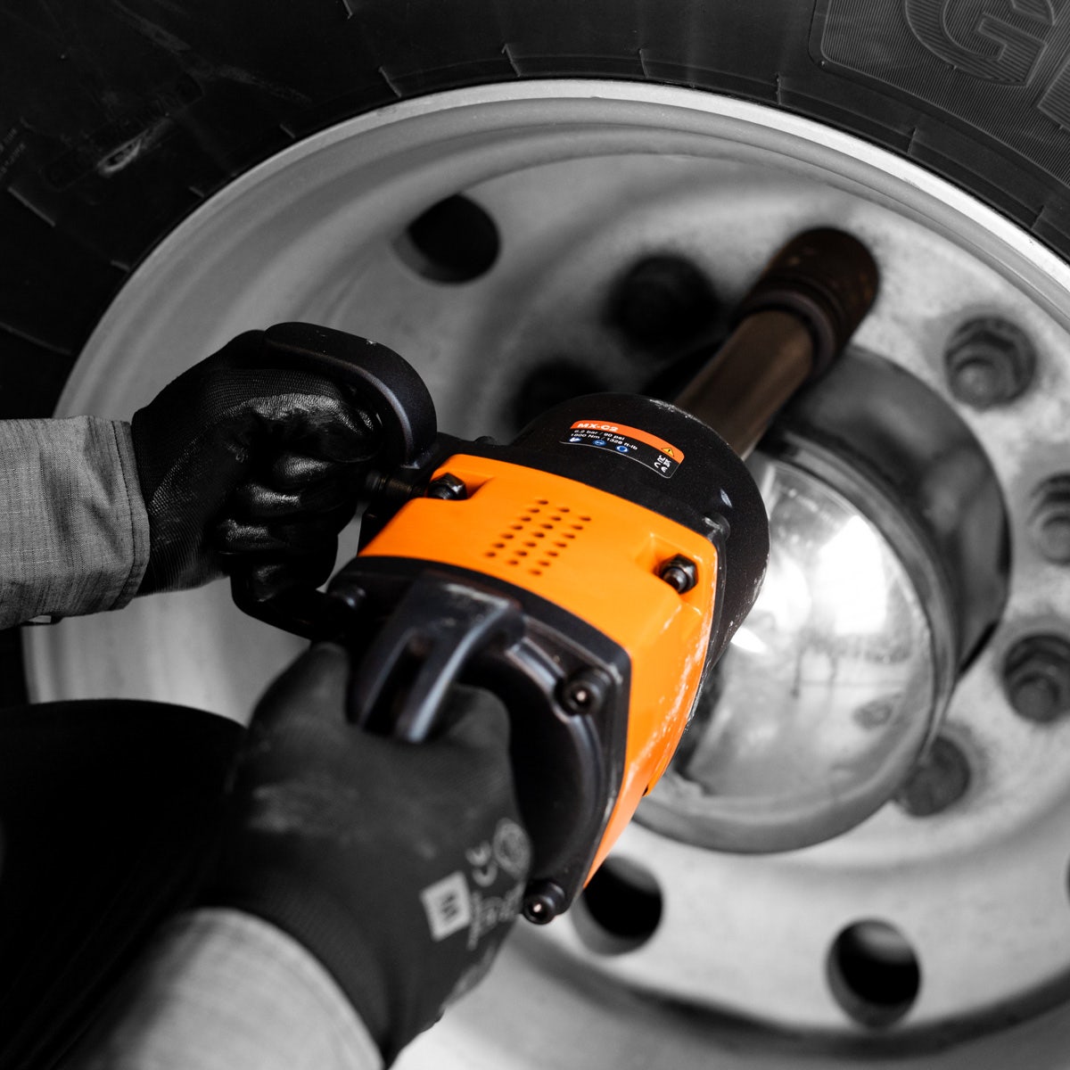 Impulse 1" Classic Impact Wrench 1328 ft - lb MX - C2 - Maventech