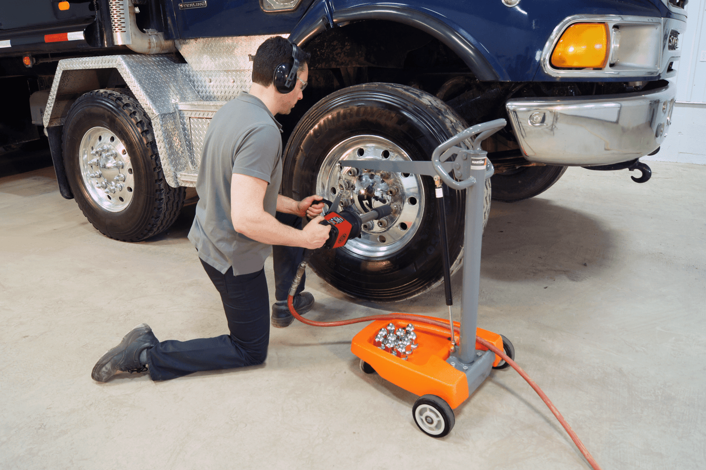 Impact Boom - Mobile Impact Wrench Holder - Maventech