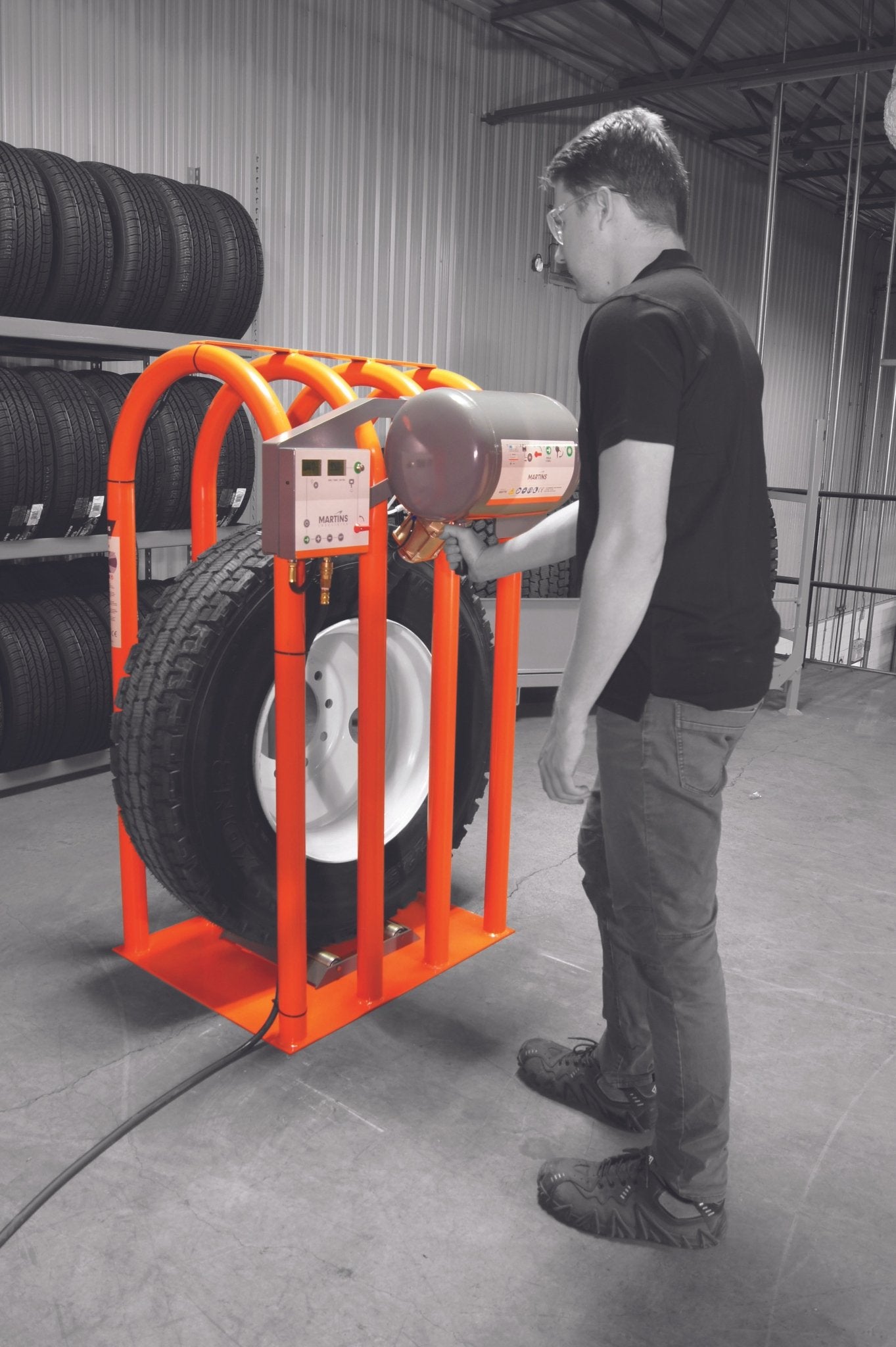 Seating And Inflating Truck Tire Station - Maventech